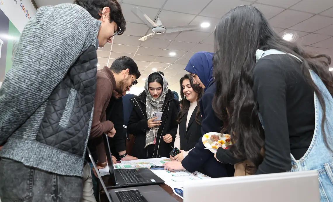 How to Choose the Best Computer Science University in Pakistan: Curriculum, Fees & Career Paths 